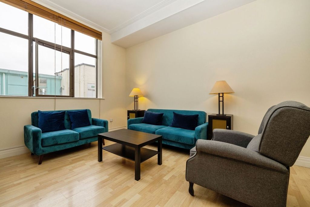 Property photo 3 of 18 Living Room