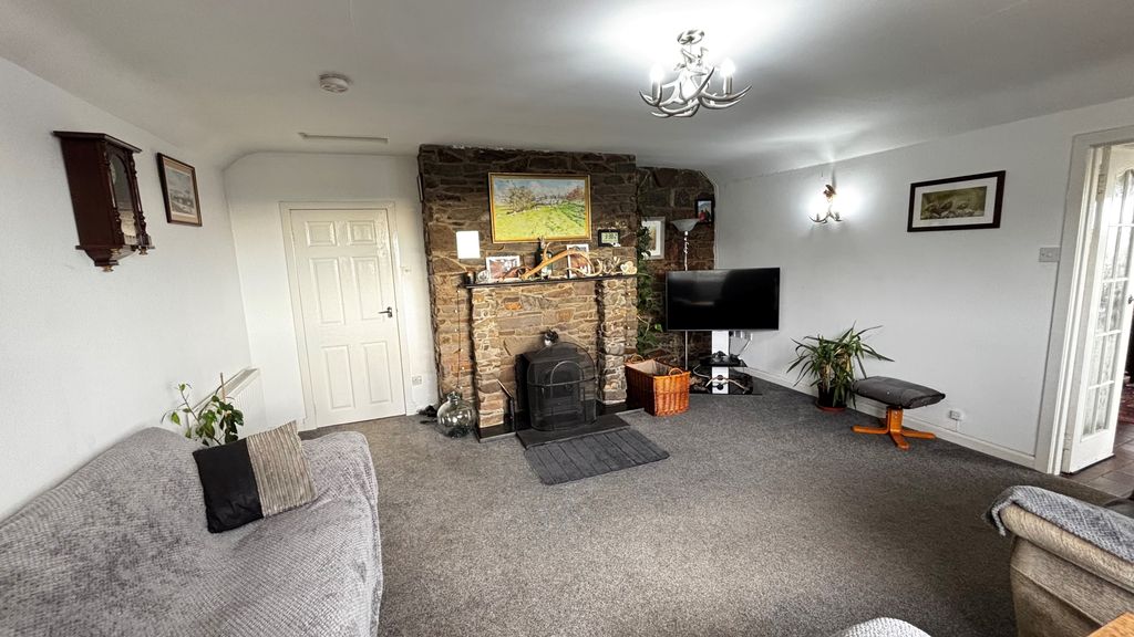 Property photo 3 of 16 Lounge