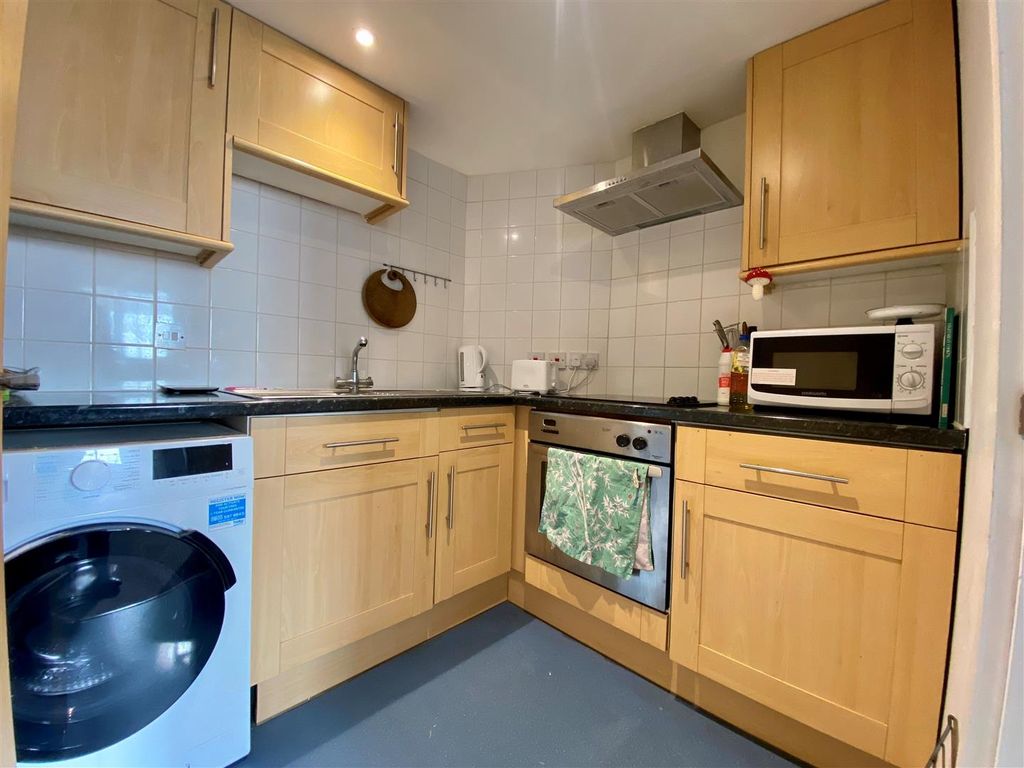 Property photo 3 of 7 5 Holters Kitchen.Jpg