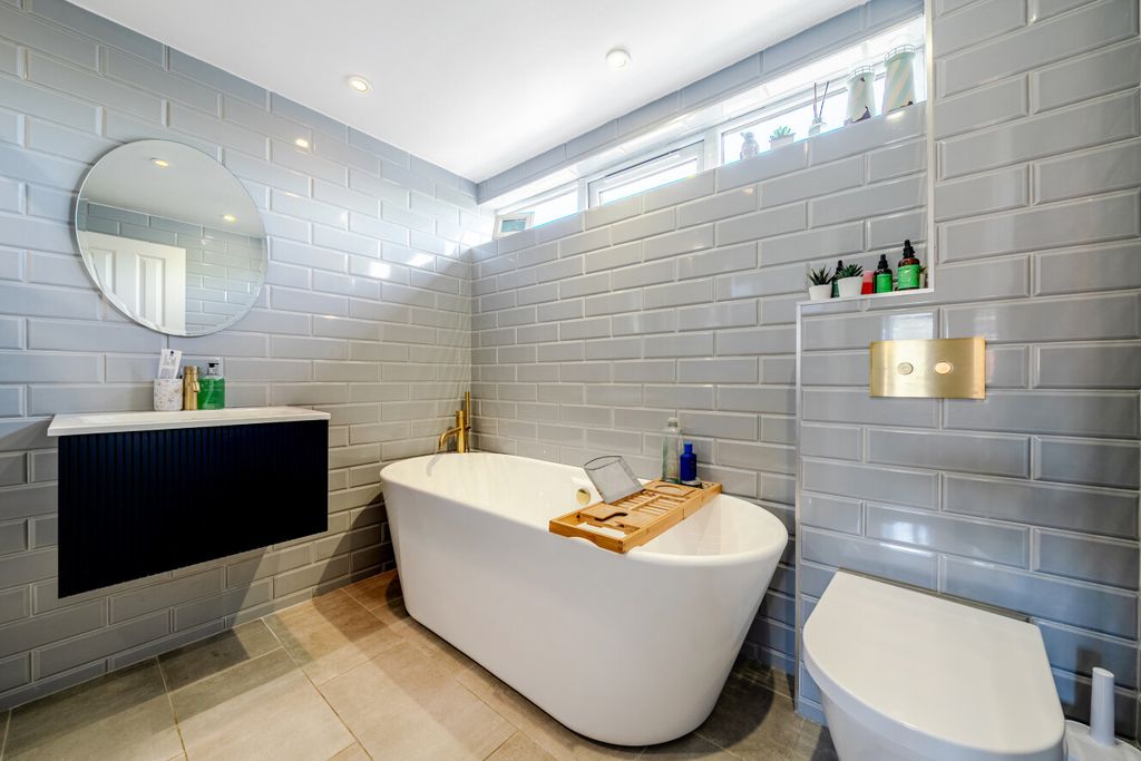 Property photo 3 of 18 1485818-19-6A477A...