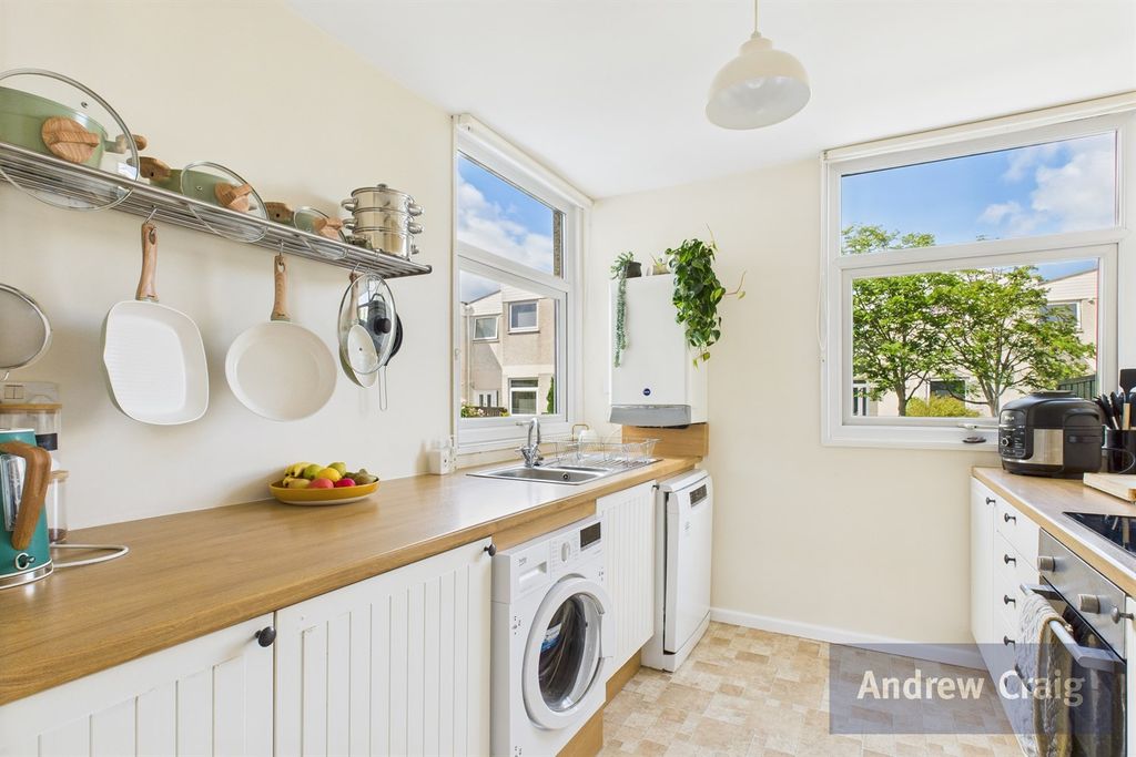 Property photo 3 of 19 Kitchen