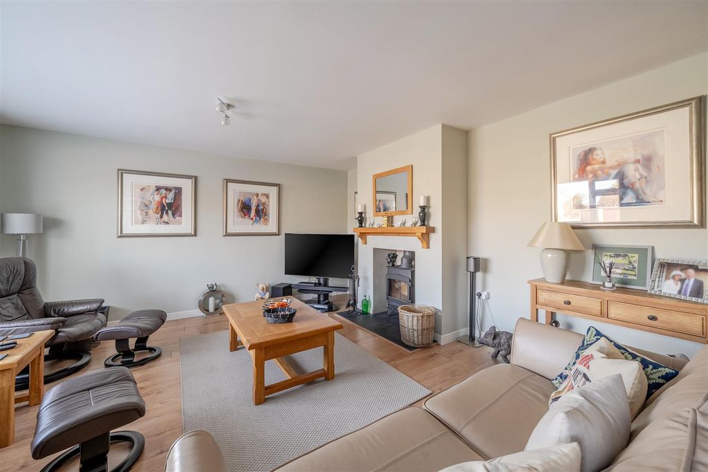 Property photo 3 of 18 Sitting Room