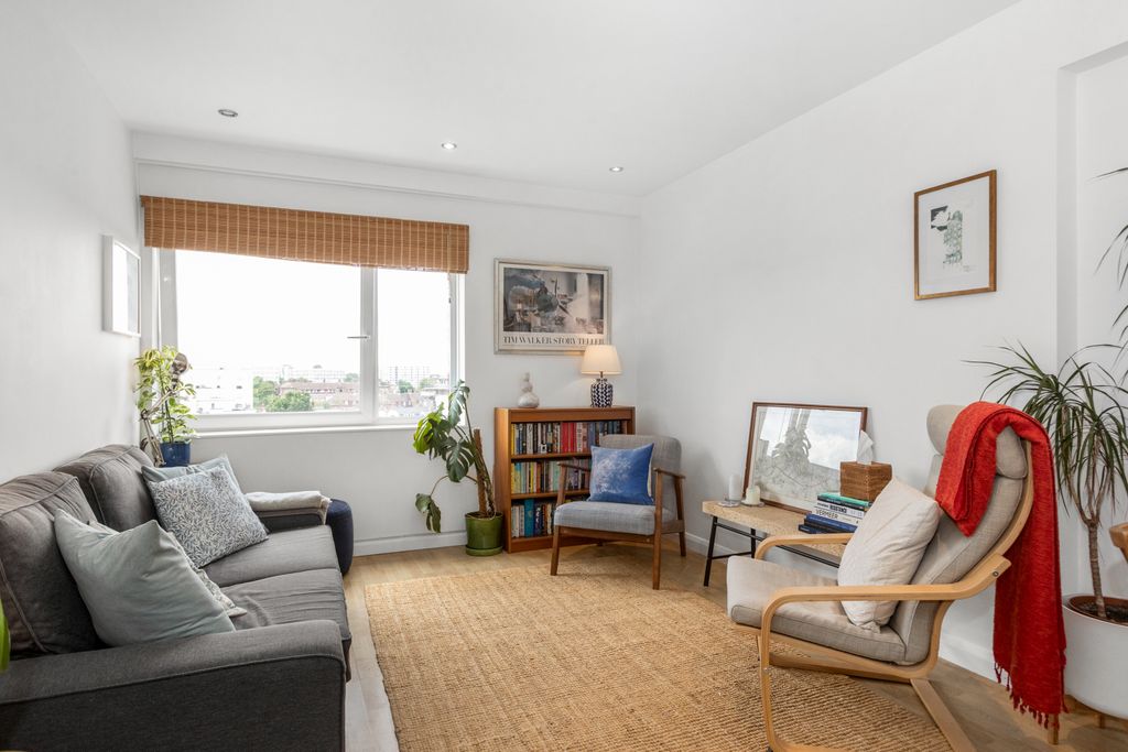 Property photo 3 of 15 R2A0292