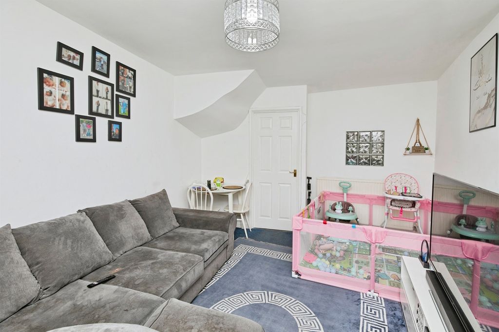 Property photo 3 of 28