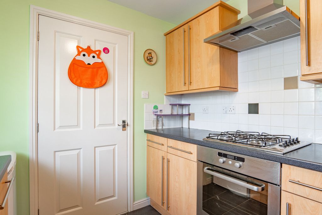 Property photo 3 of 28