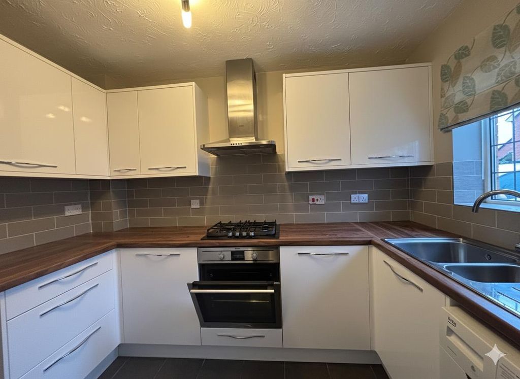 Property photo 2 of 10 Kitchen.Png