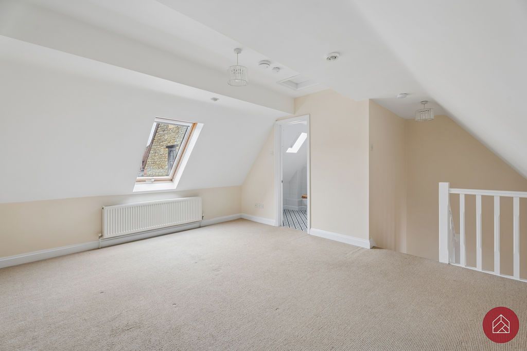 Property photo 2 of 18 Bedroom