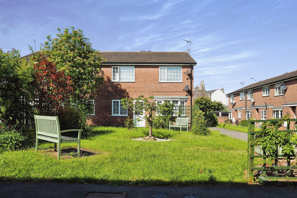 Property photo 2 of 15 Communal Garden
