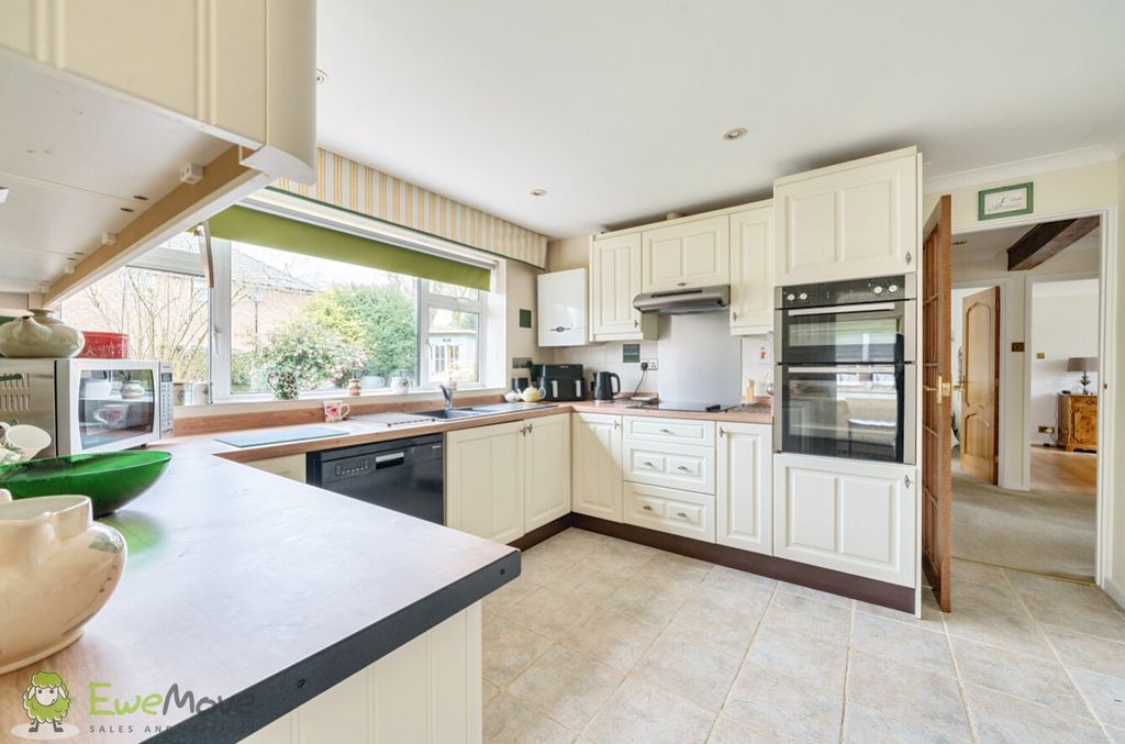 Property photo 3 of 20 Kitchen