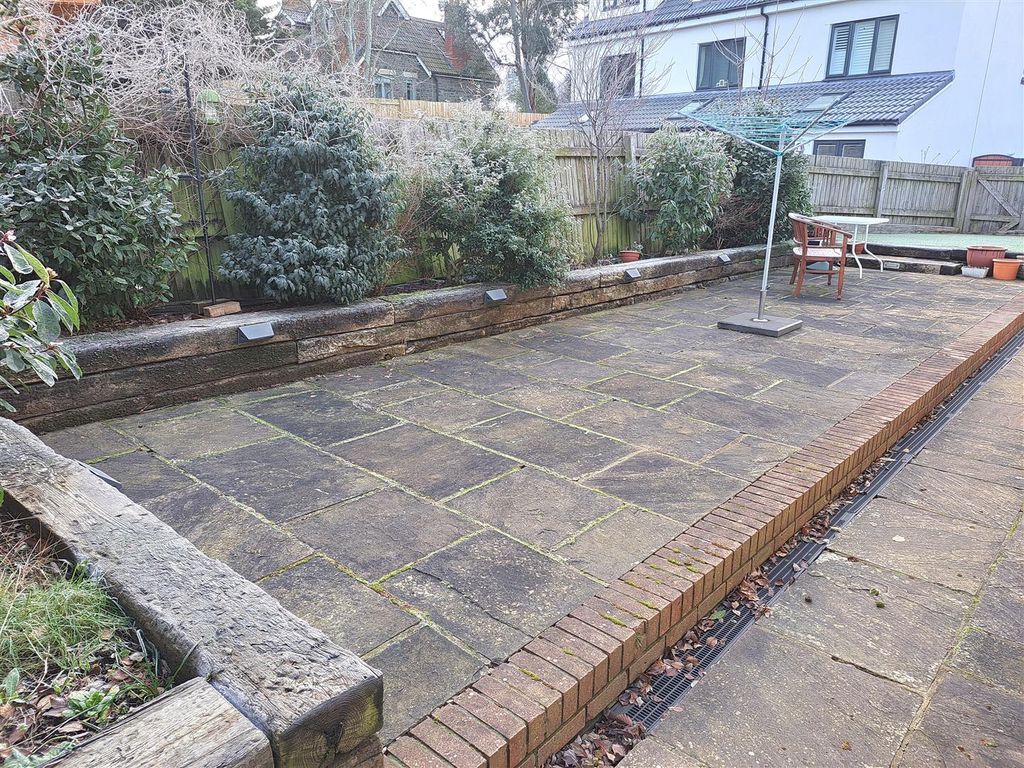 Property photo 2 of 10 Communal Gardens