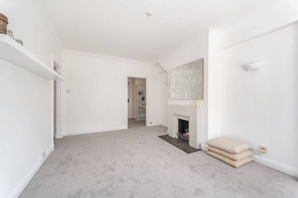 Property photo 3 of 8