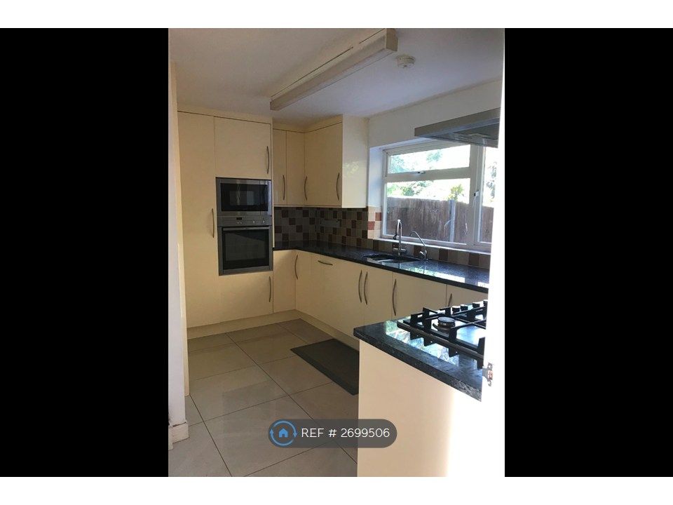 Property photo 1 of 10 Kitchen With Underfloor Heating