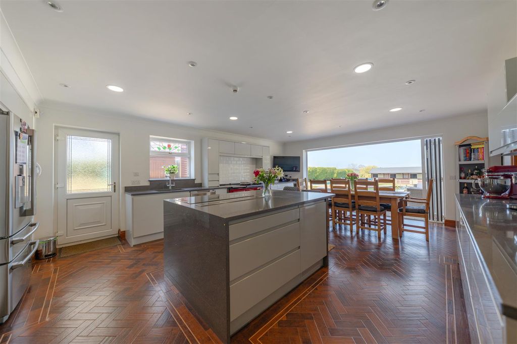 Property photo 2 of 41