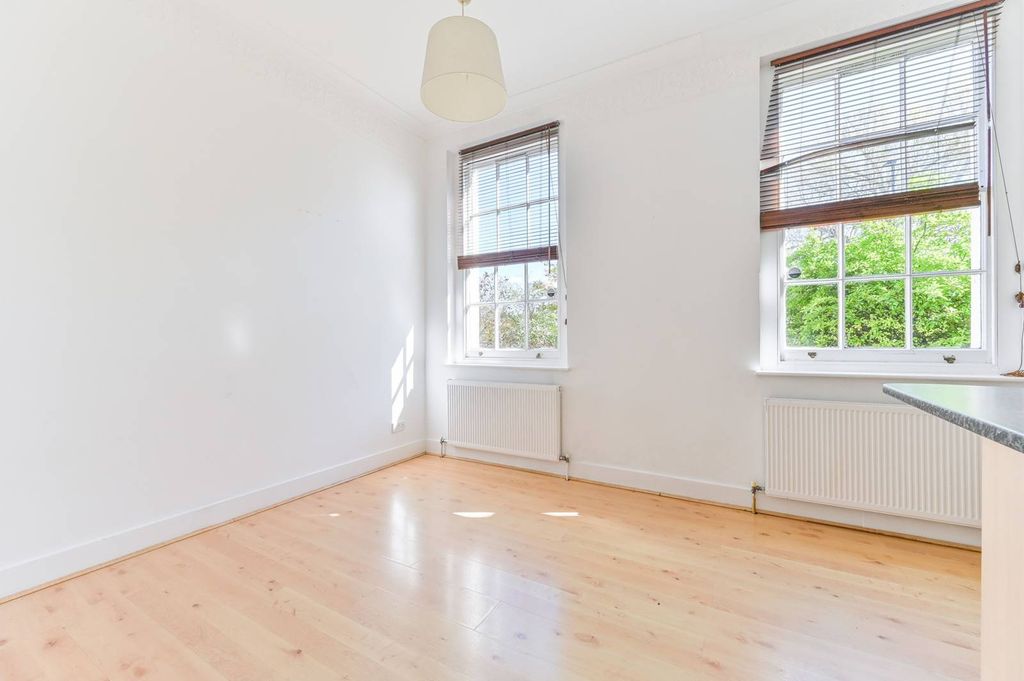 Property photo 3 of 25