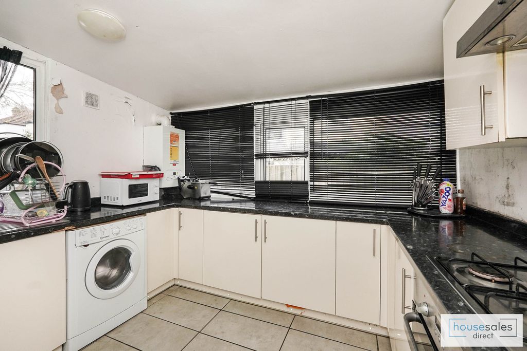 Property photo 2 of 9