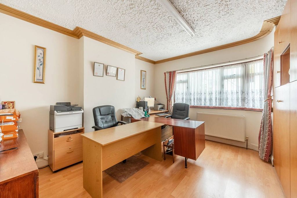 Property photo 3 of 25