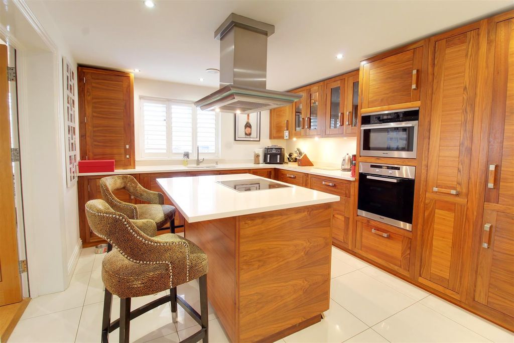 Additional image 18 of 3 bed flat for saleBluebridge Road, Brookmans Park AL9