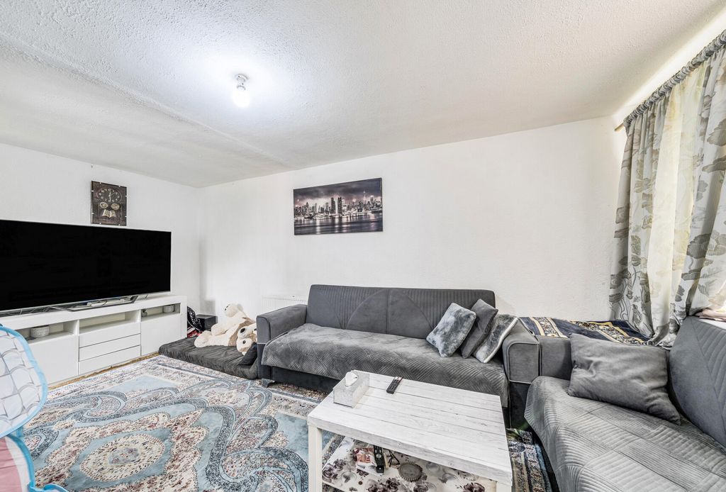 Property photo 1 of 9 1298345-11-6836F6...