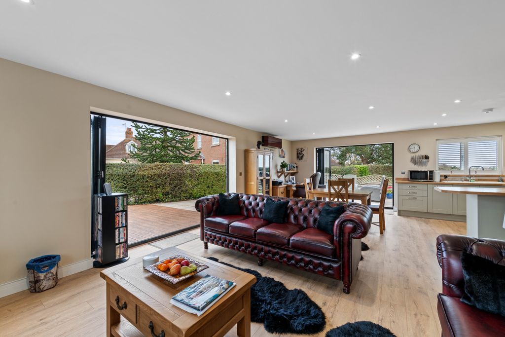 Property photo 3 of 43