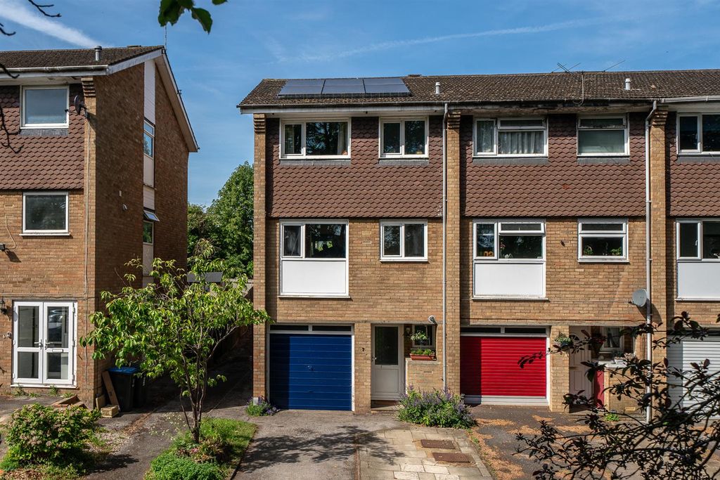 Property photo 1 of 19 Westview-Rise-Front.Jpg