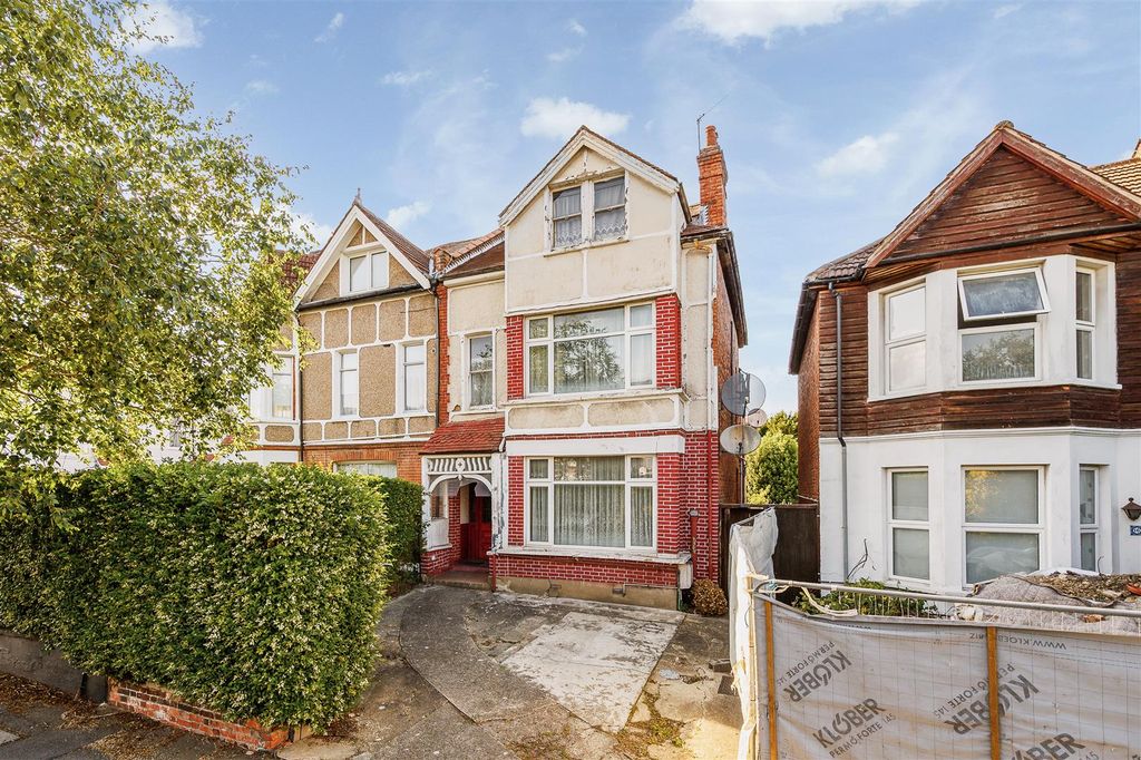 Property photo 1 of 17 18 Buxton Gardens-1.Jpg
