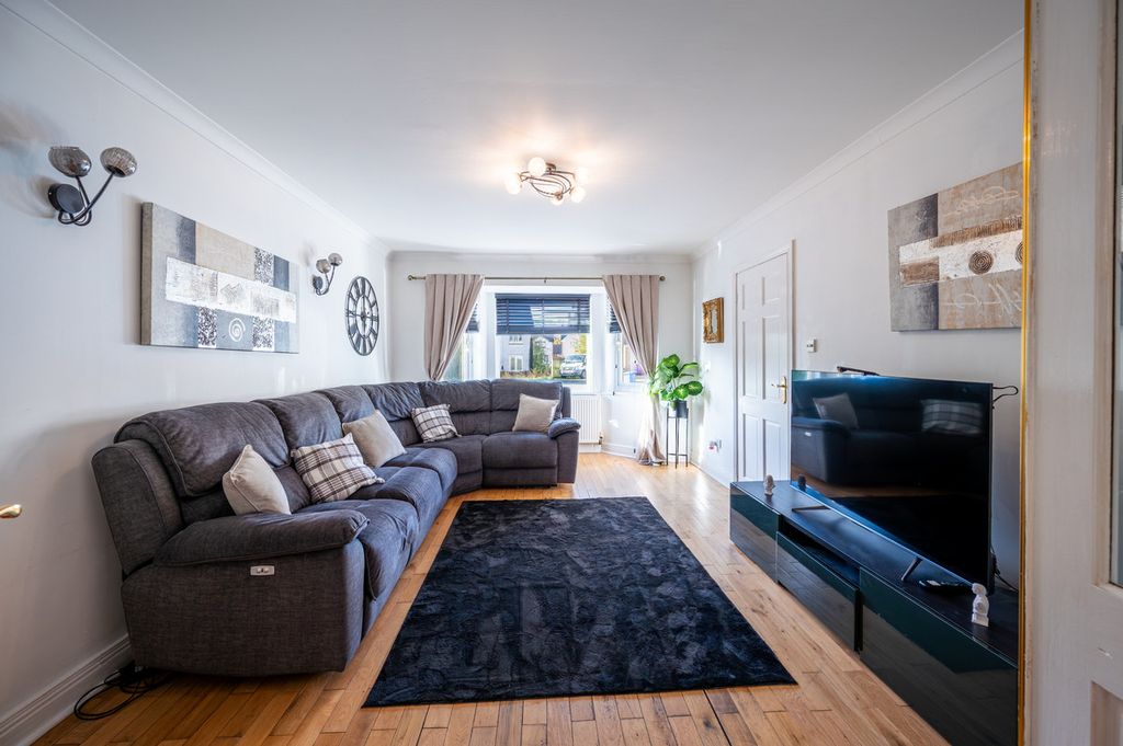 Property photo 2 of 23