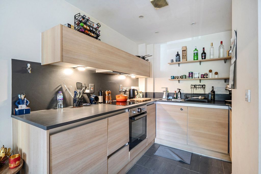 Property photo 3 of 17 Kitchen