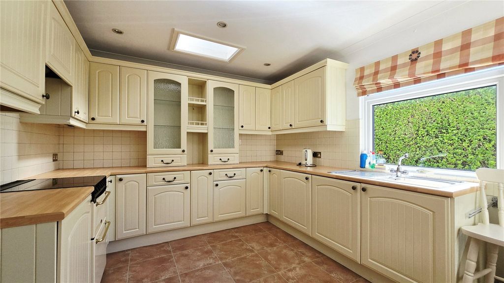 Property photo 2 of 21 Picture No. 11