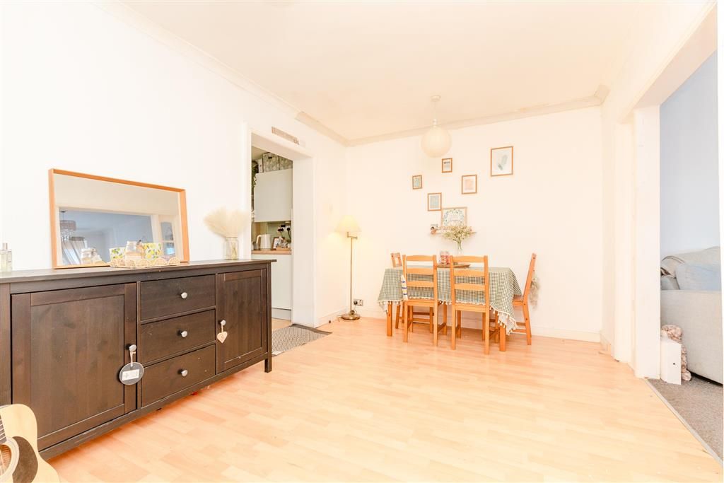 Property photo 3 of 10 Dining Area