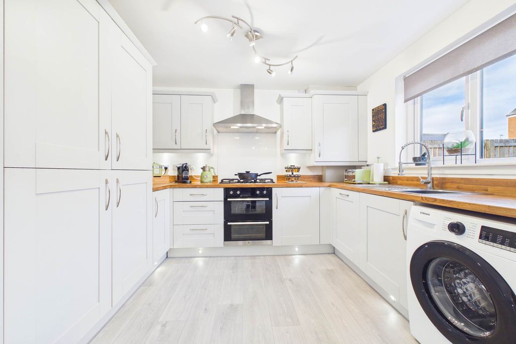 Property photo 2 of 25