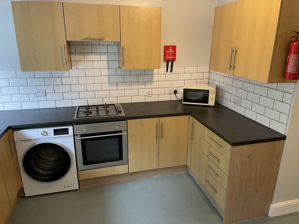 Property photo 1 of 15 Kitchen 1