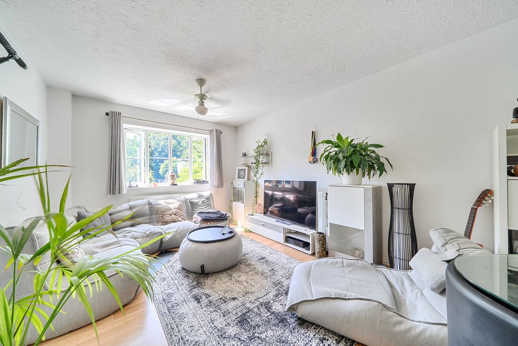 Property photo 2 of 20 1482520-14-6A3Aa0...