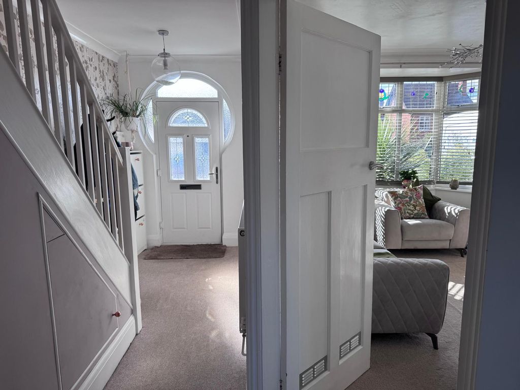 Property photo 2 of 31