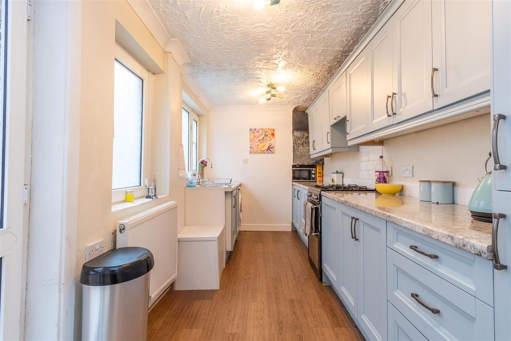 Property photo 3 of 21 Kitchen