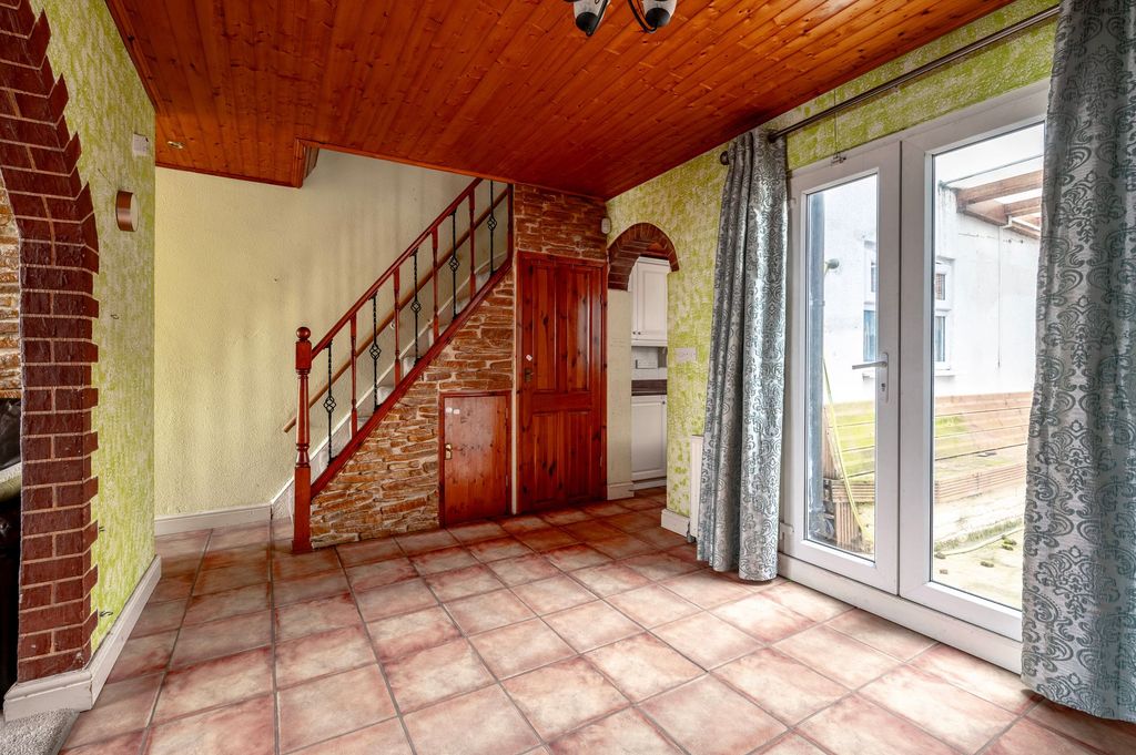 Property photo 3 of 18