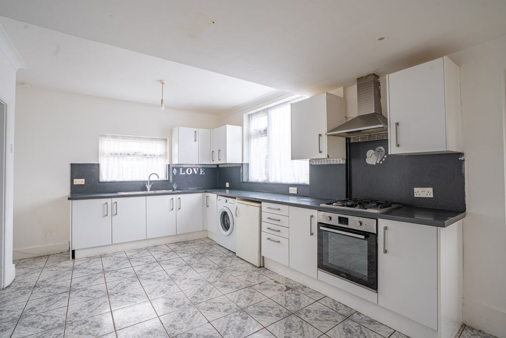 Property photo 2 of 17 Edenclose9