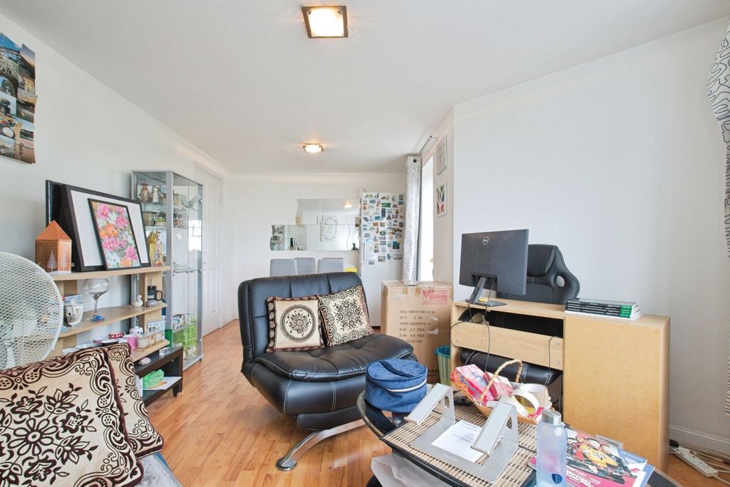 Property photo 3 of 17 Photo