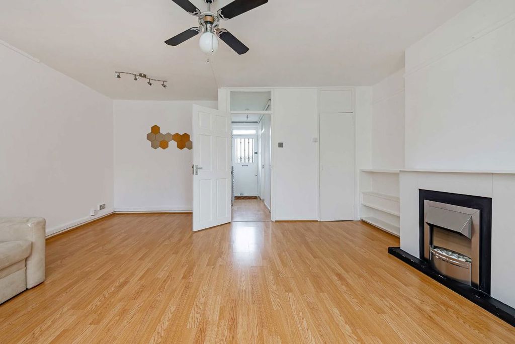 Property photo 1 of 4