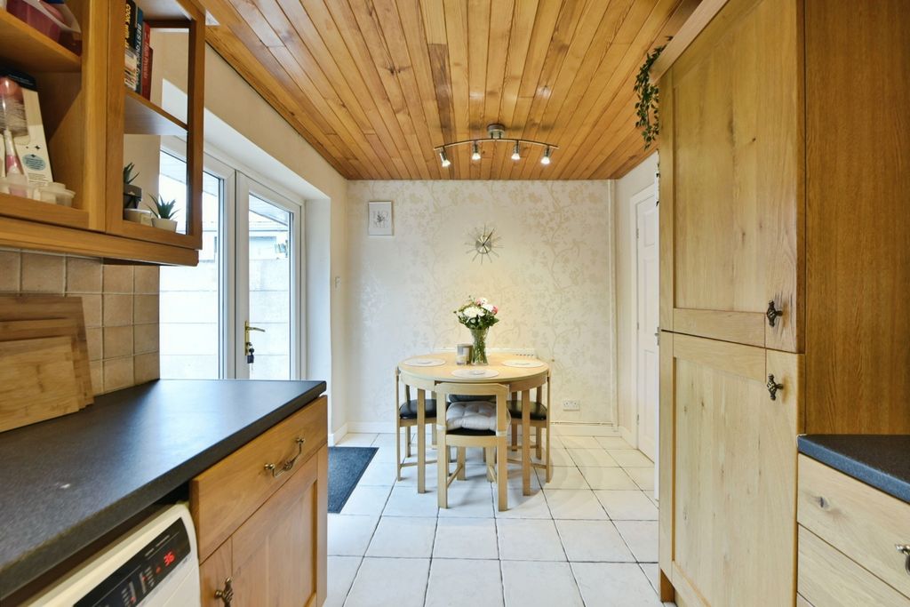 Property photo 3 of 15 Kitchen