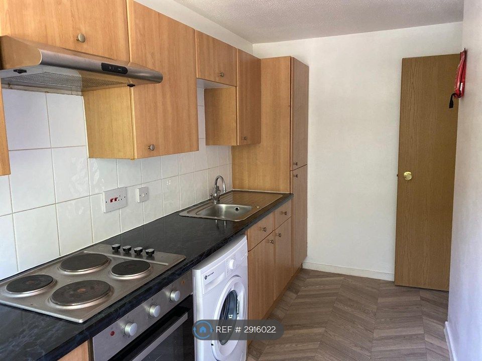Property photo 2 of 17 Kitchen