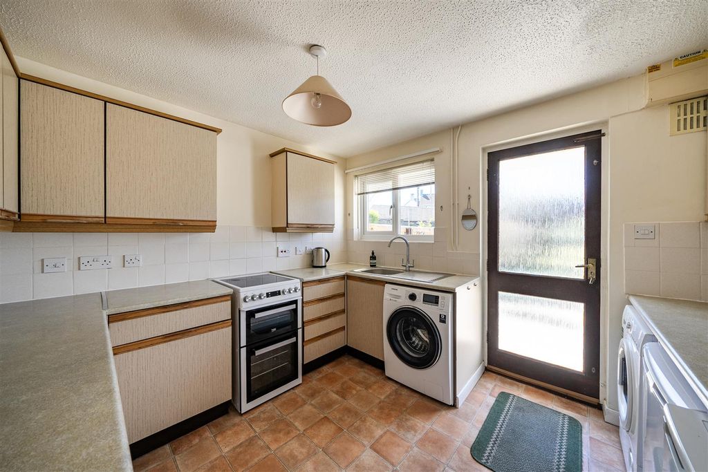 Property photo 3 of 17 Kitchen