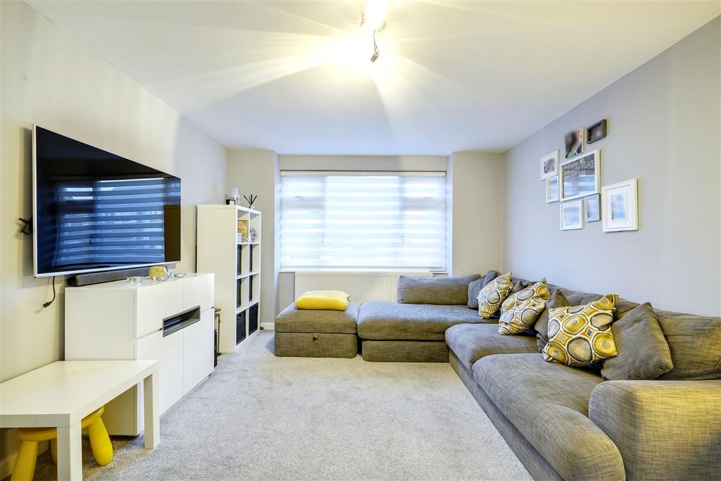 Property photo 2 of 23 Lounge/Sitting Room