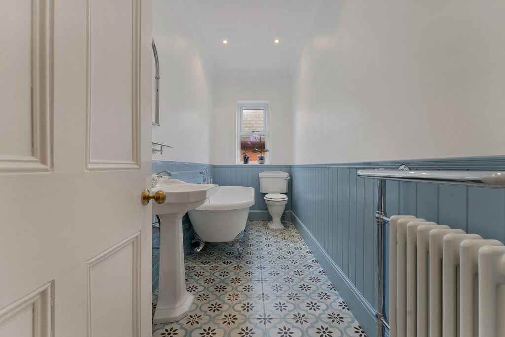 Property photo 3 of 39 4