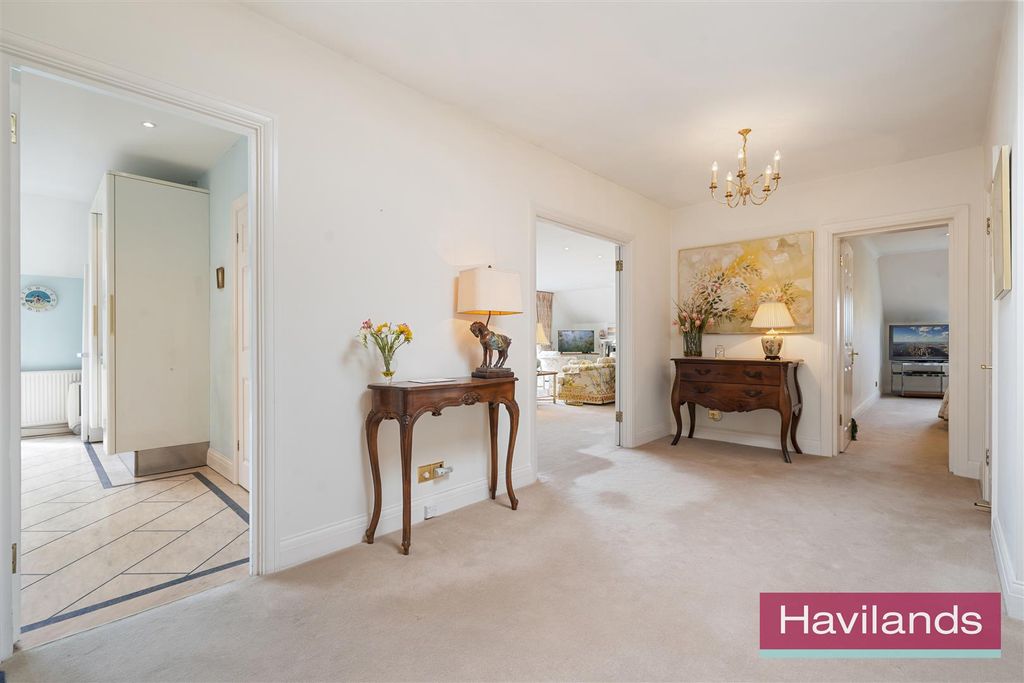 Additional image 8 of 3 bed flat for saleCrescent Road, Enfield EN2
