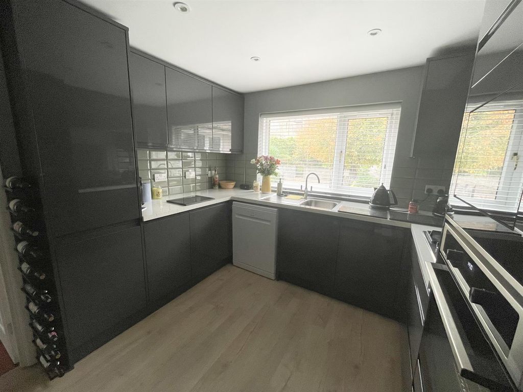 Property photo 3 of 14 Kitchen