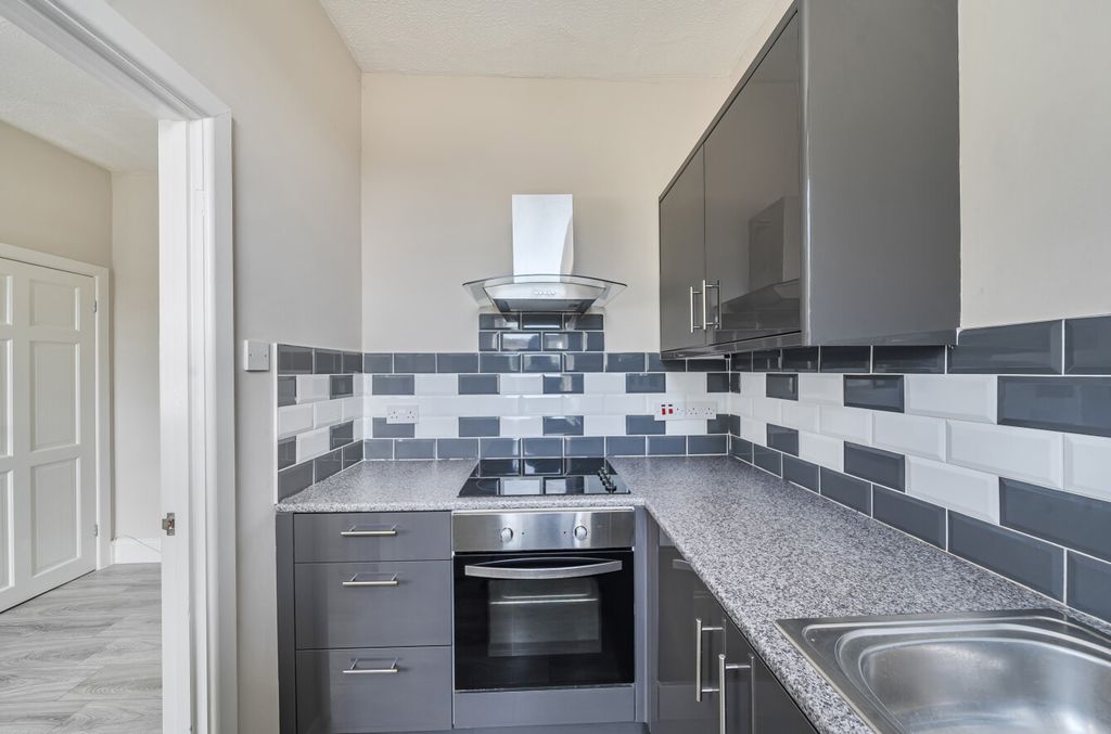 Property photo 3 of 12 1336823-7-689606E...