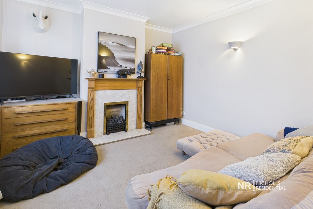 Property photo 2 of 11 Lounge