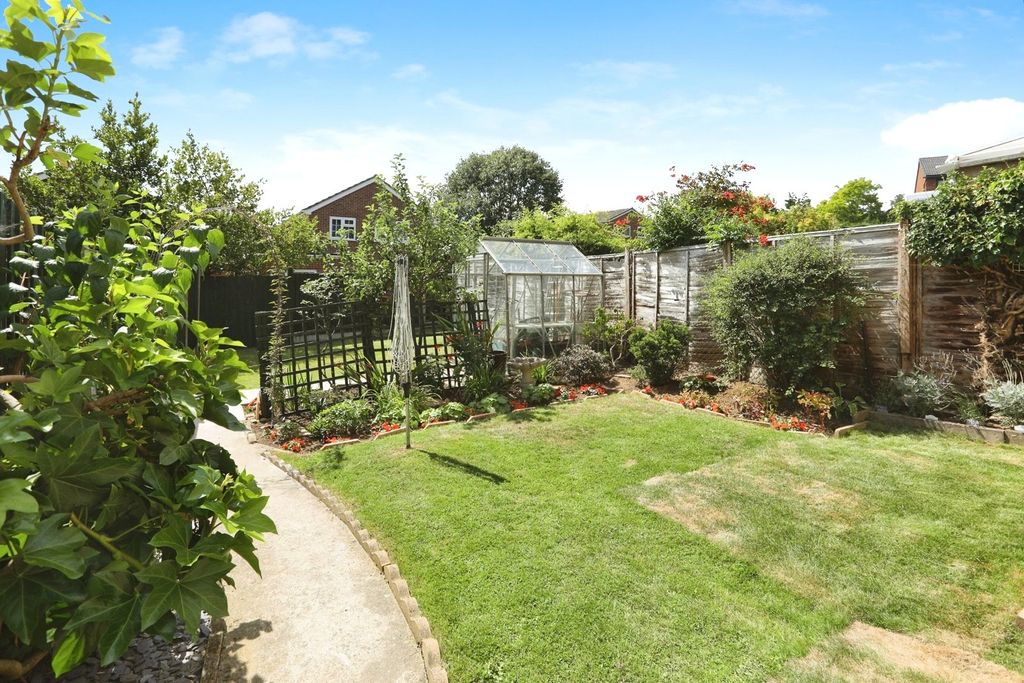 Property photo 2 of 15 Garden