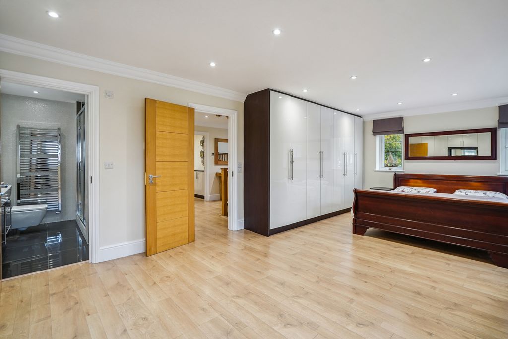 Property photo 2 of 26 Bedrioom