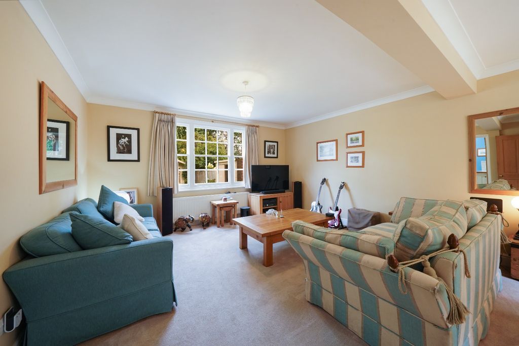Property photo 3 of 17 5445603